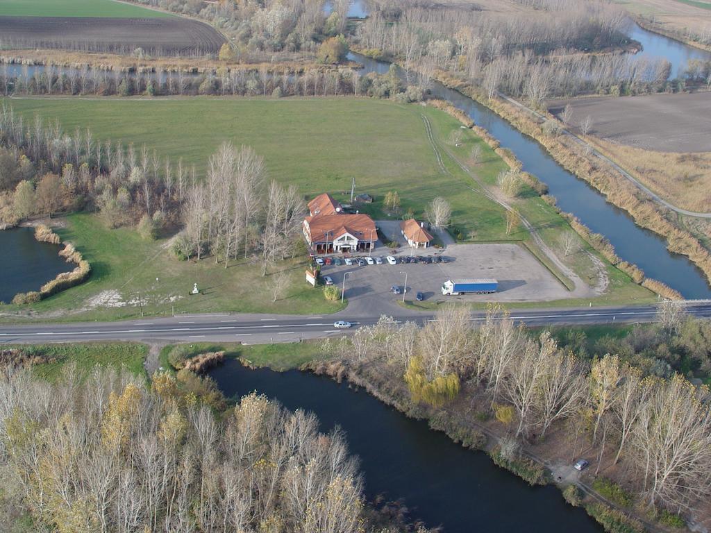 Bed and Breakfast Kigyosi Csarda & Panzio Fulopszallas Zewnętrze zdjęcie